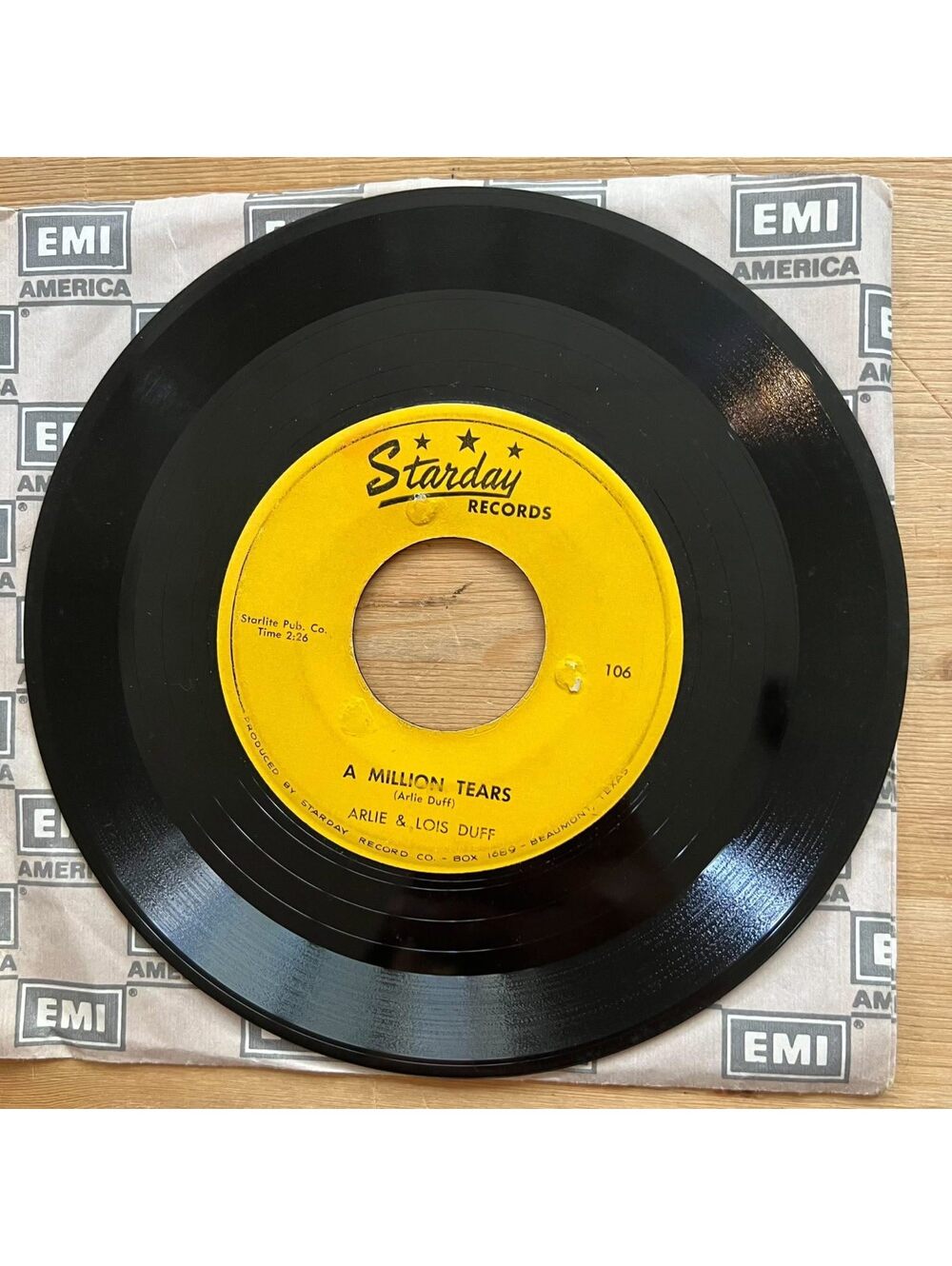 Arlie & Lois Duff - A Million Tears/Stuck-in-a Mud Hole 45rpm VG+ R16